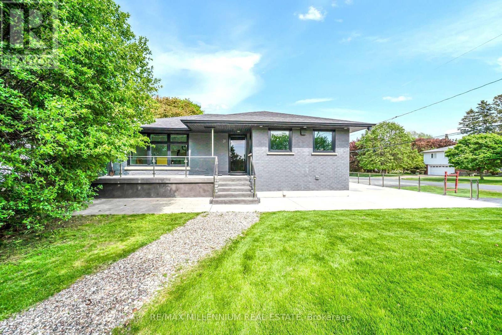 31 Old Lake Ridge Road, Whitby, ON