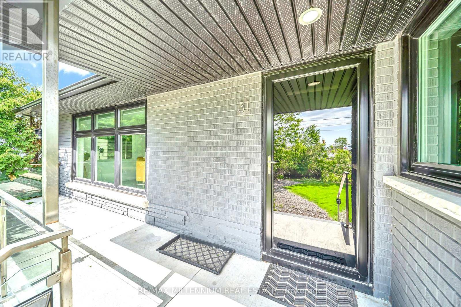 31 Old Lake Ridge Road, Whitby, ON
