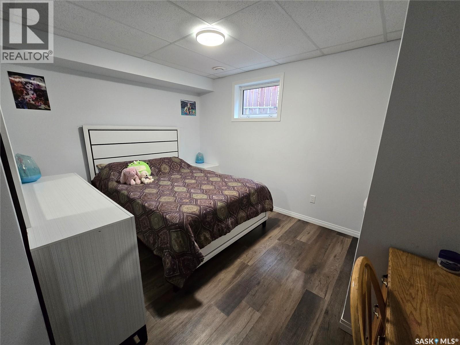 152 5Th Avenue Se, Swift Current, SK - Indoor Photo Showing Bedroom
