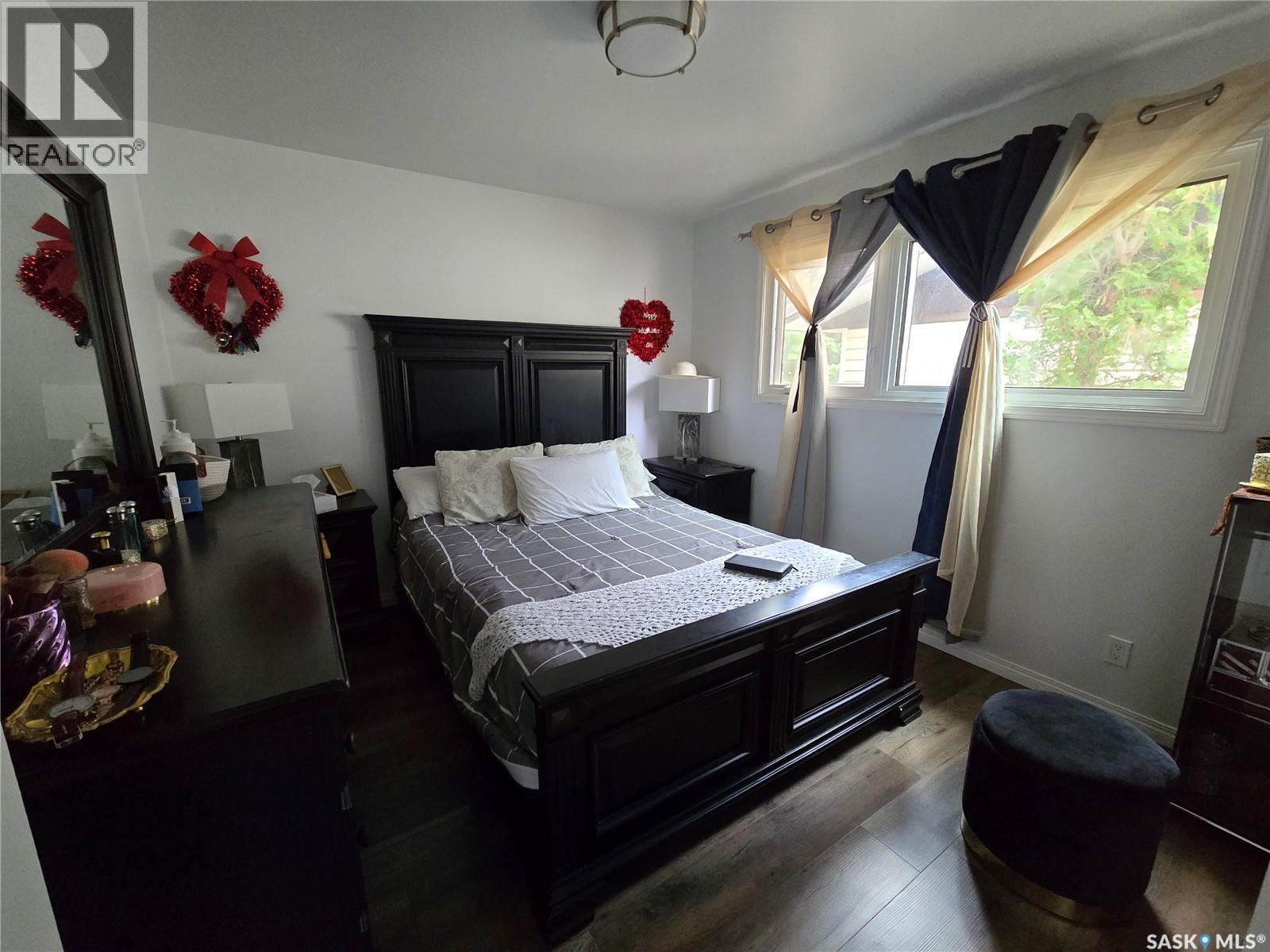 152 5Th Avenue Se, Swift Current, SK - Indoor Photo Showing Bedroom
