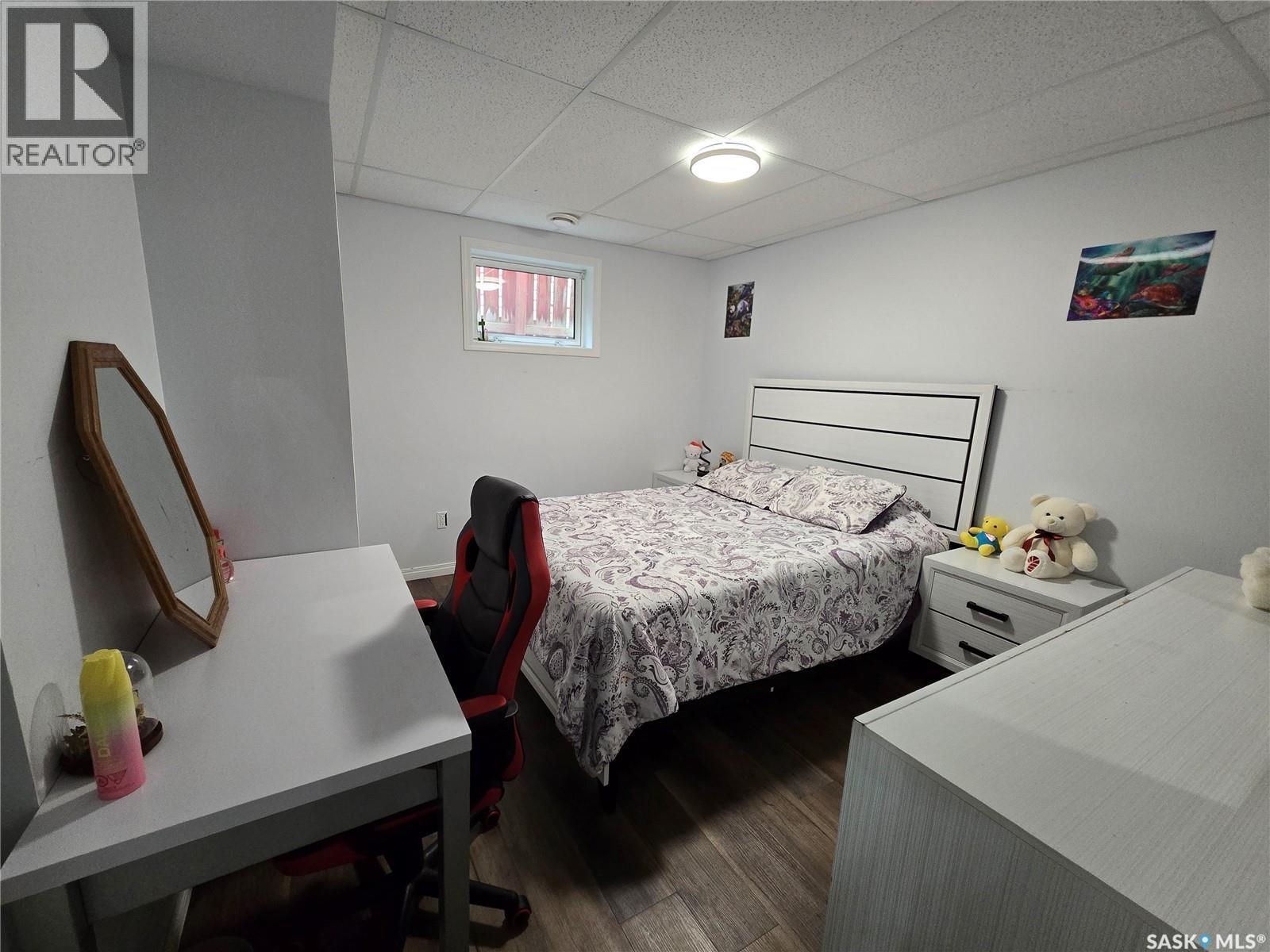 152 5Th Avenue Se, Swift Current, SK - Indoor Photo Showing Bedroom