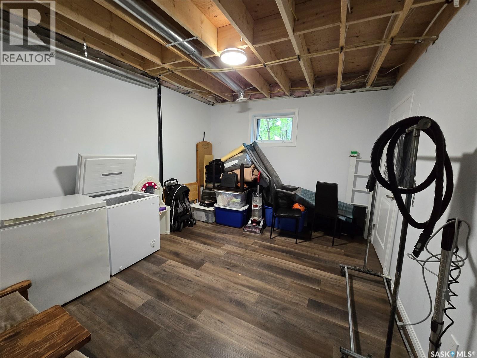 152 5Th Avenue Se, Swift Current, SK - Indoor