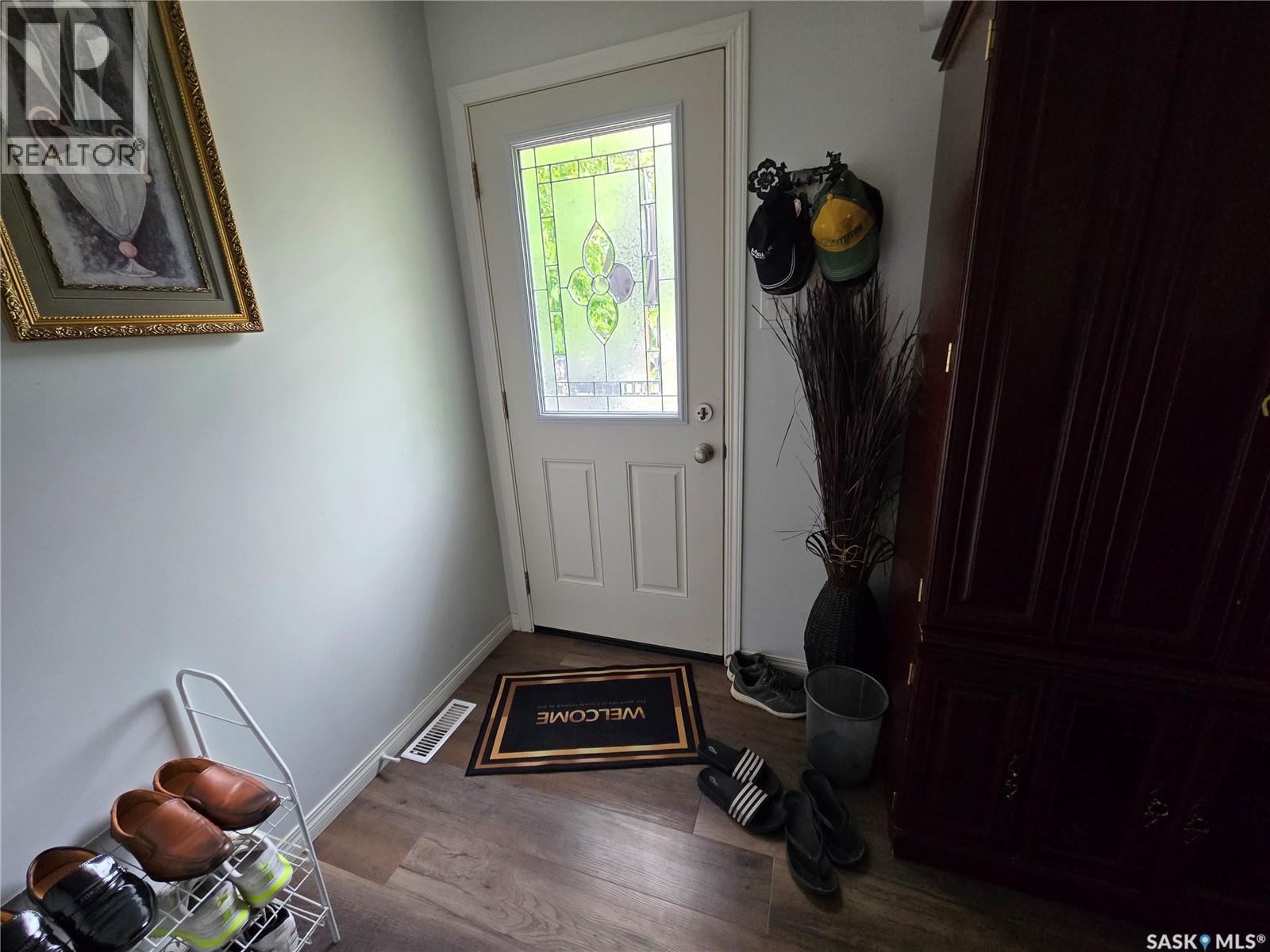 152 5Th Avenue Se, Swift Current, SK - Indoor Photo Showing Other Room