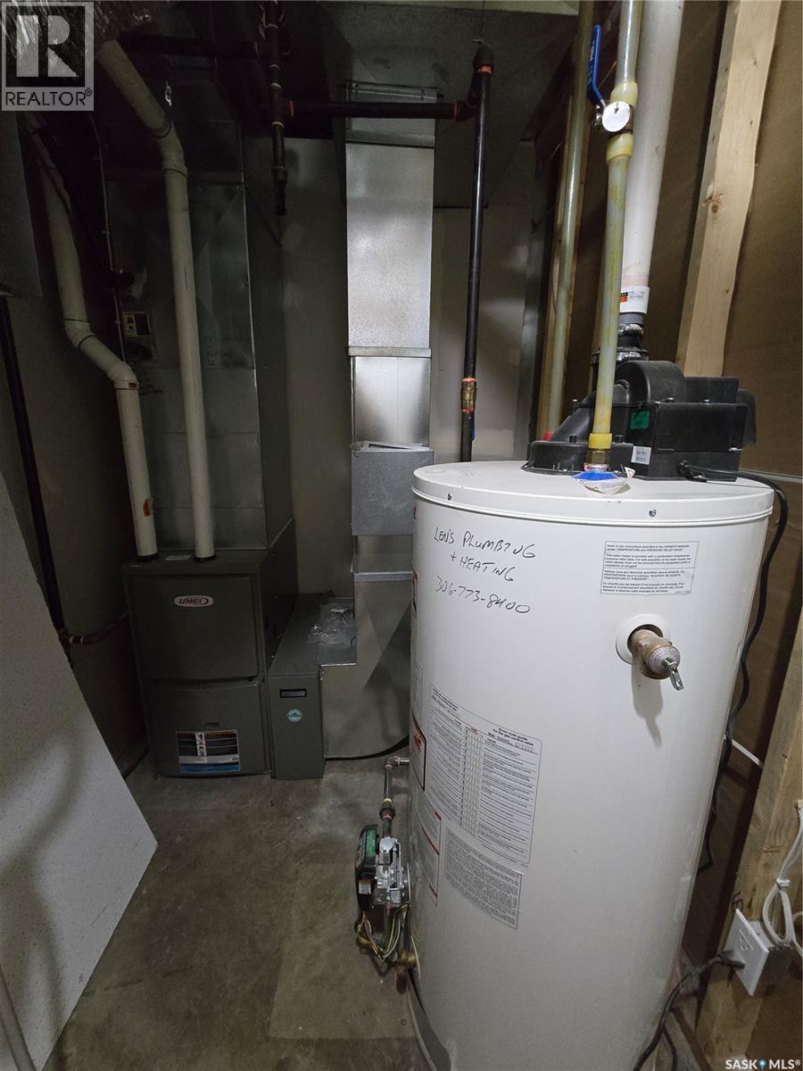 152 5Th Avenue Se, Swift Current, SK - Indoor Photo Showing Basement