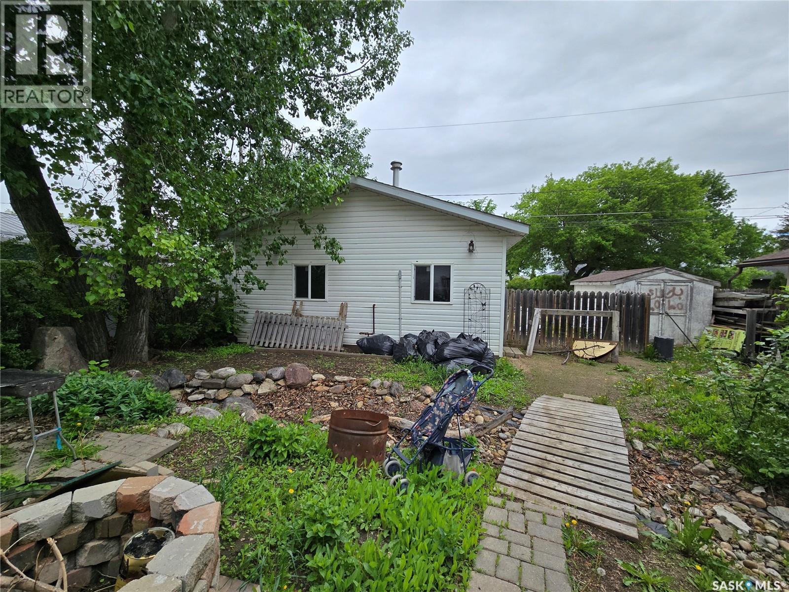 152 5Th Avenue Se, Swift Current, SK - Outdoor