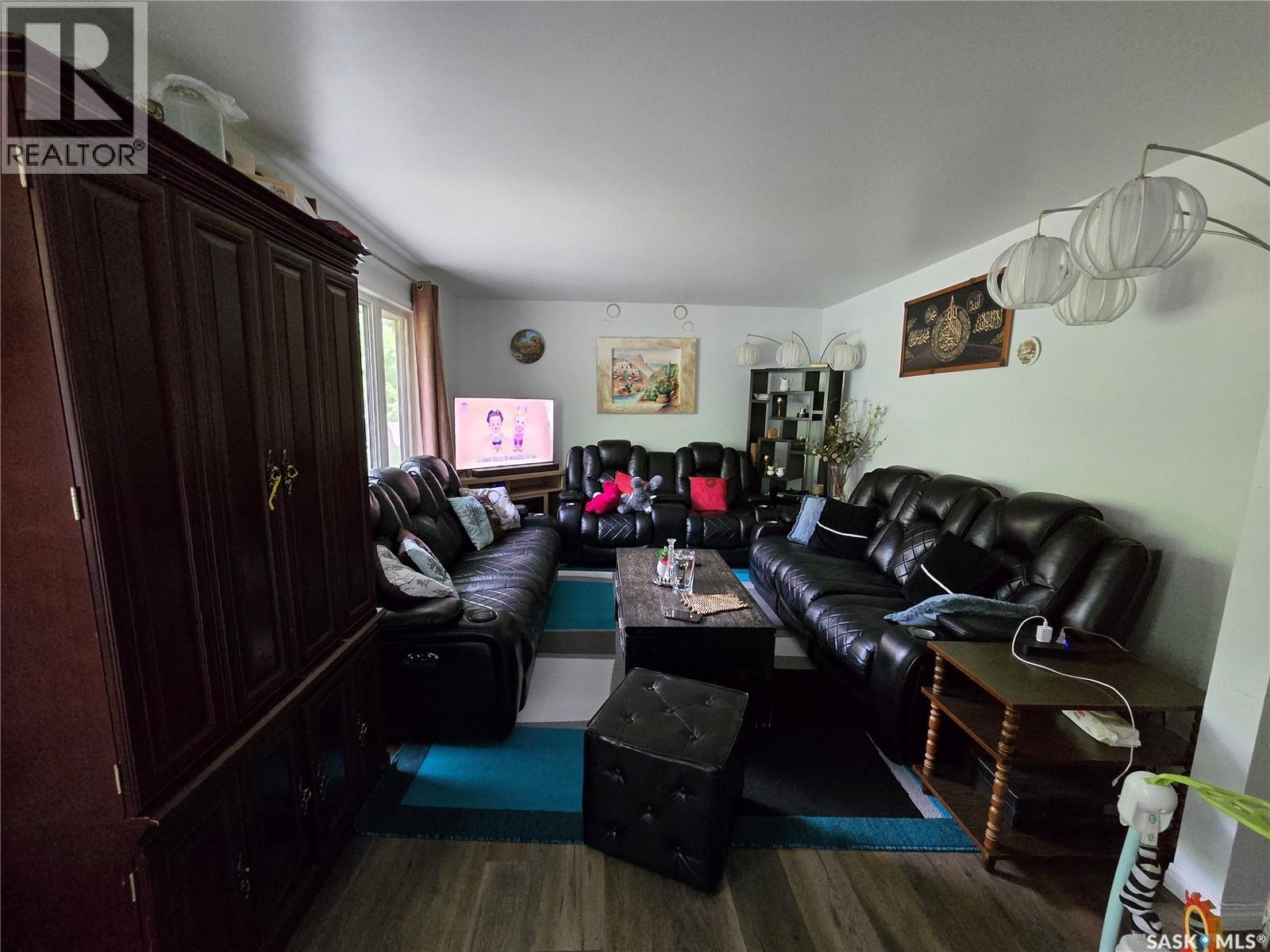 152 5Th Avenue Se, Swift Current, SK - Indoor Photo Showing Other Room
