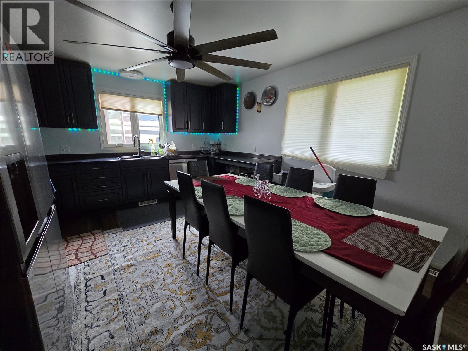 152 5Th Avenue Se, Swift Current, SK - Indoor Photo Showing Other Room