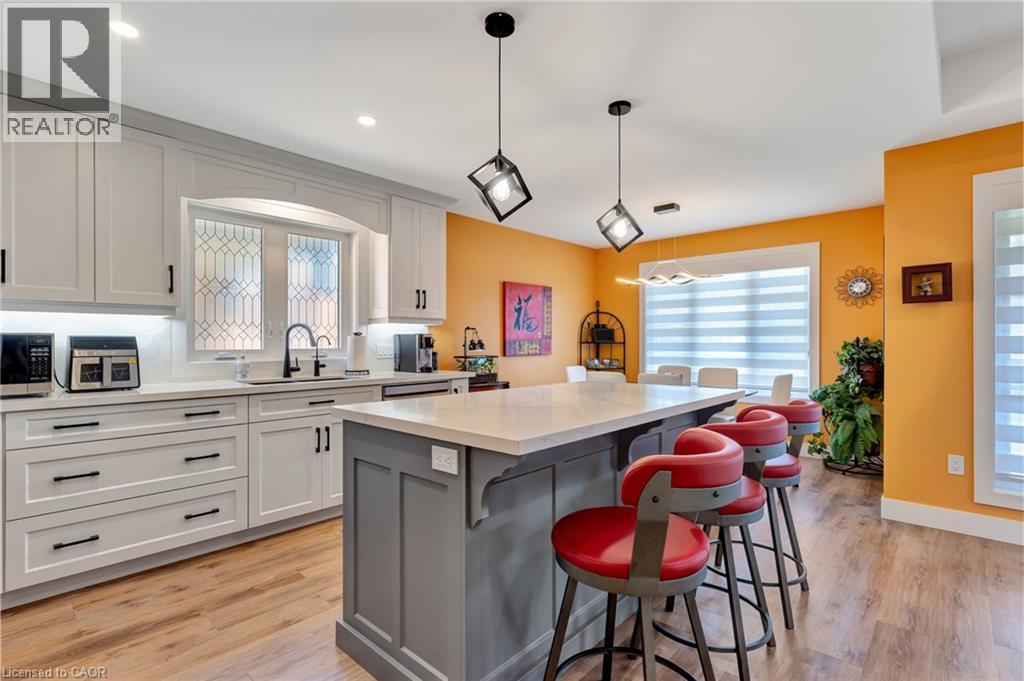 5 John Pound Road Unit# 22, Tillsonburg, ON - Indoor Photo Showing Kitchen With Upgraded Kitchen