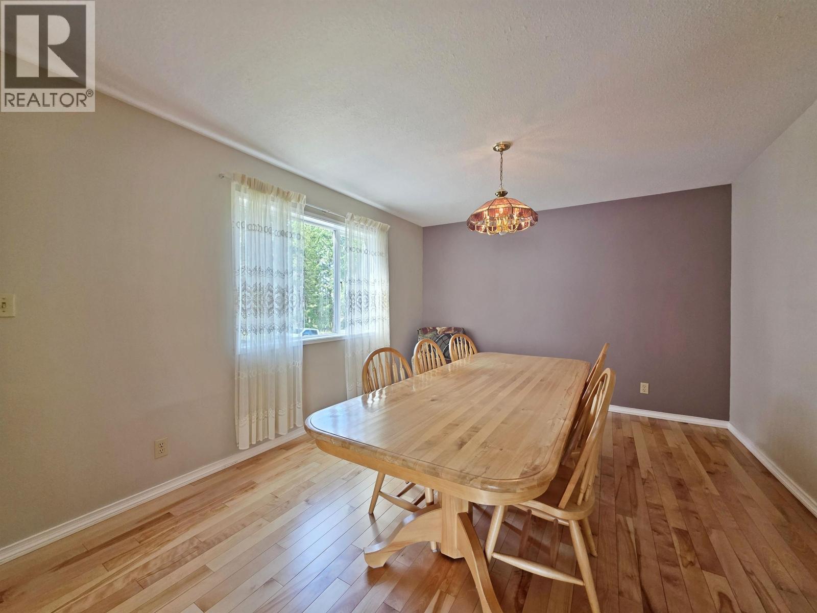 4667 Lund Road, Quesnel, BC - Indoor Photo Showing Dining Room