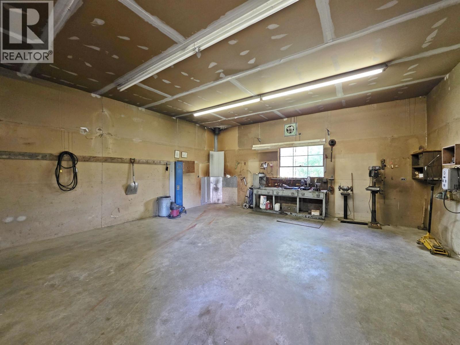 4667 Lund Road, Quesnel, BC - Indoor Photo Showing Garage