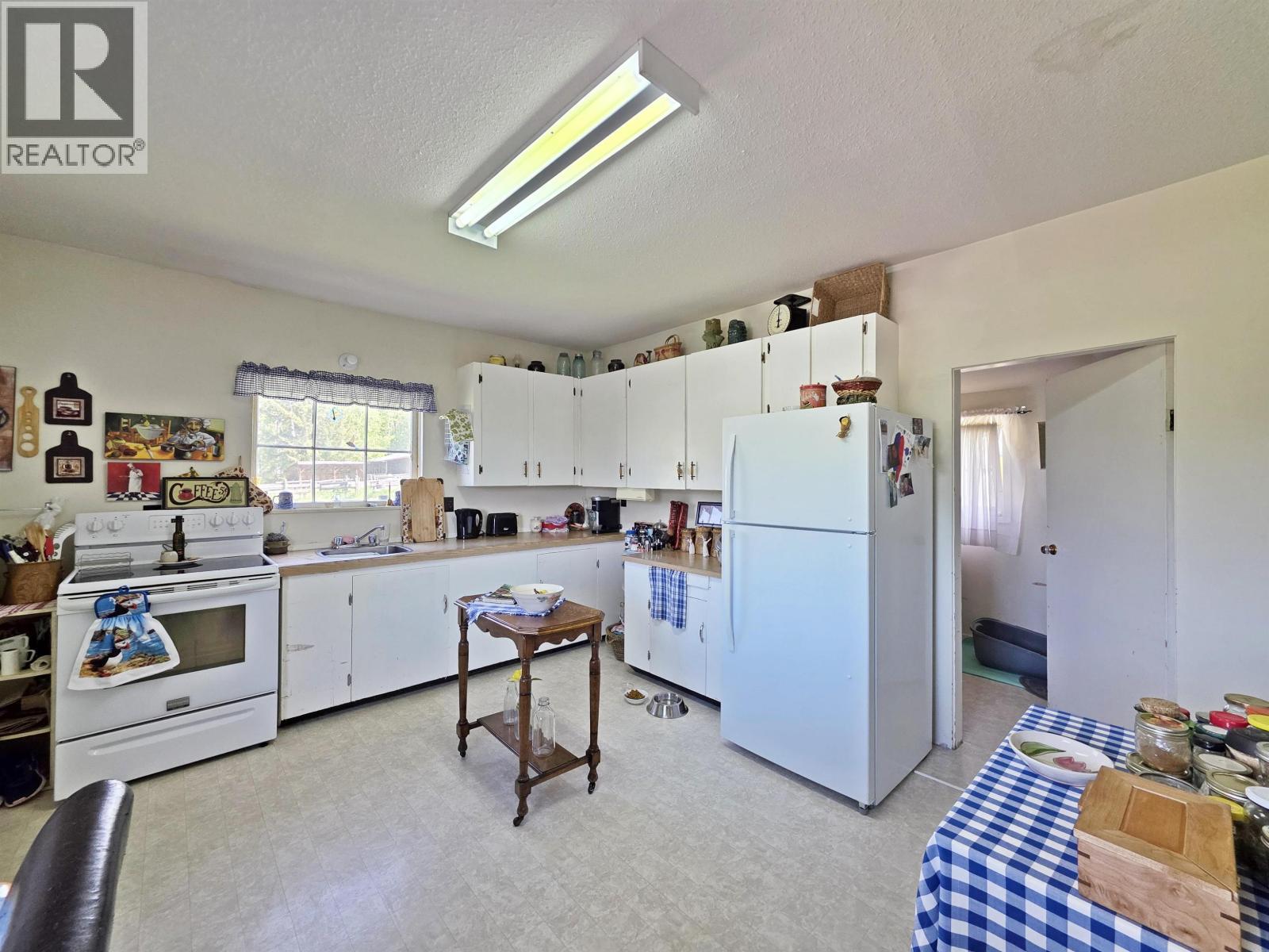 4667 Lund Road, Quesnel, BC - Indoor Photo Showing Kitchen
