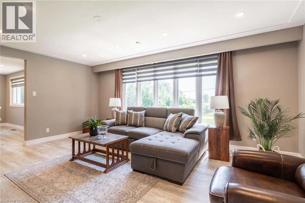 2172 Centre Road, Flamborough, ON - Indoor Photo Showing Living Room