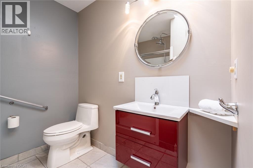 2172 Centre Road, Flamborough, ON - Indoor Photo Showing Bathroom