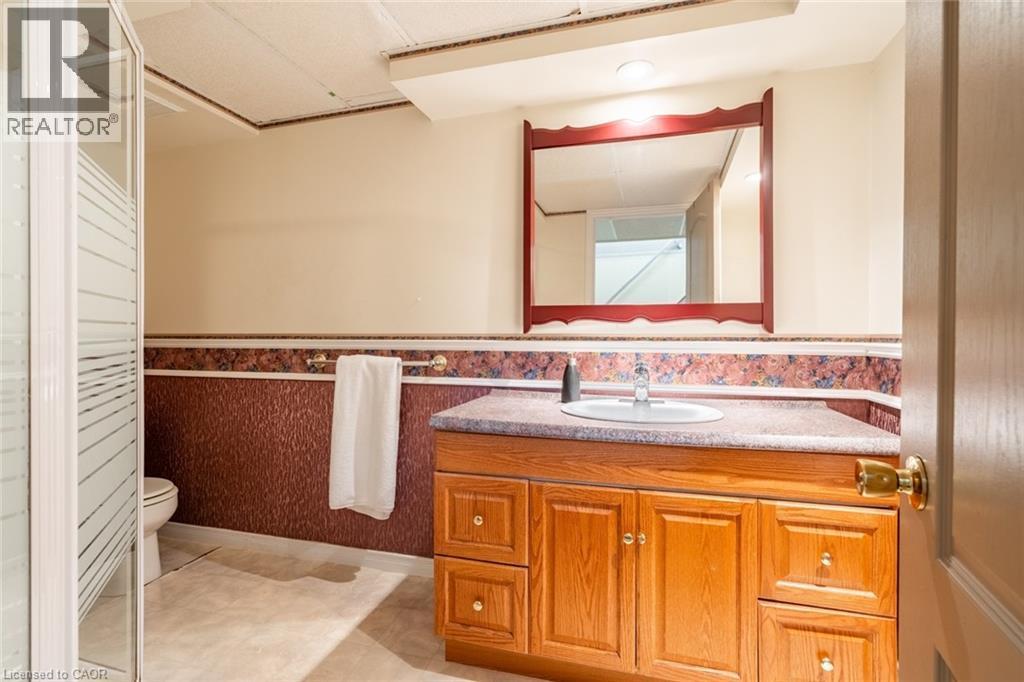 2172 Centre Road, Flamborough, ON - Indoor Photo Showing Bathroom