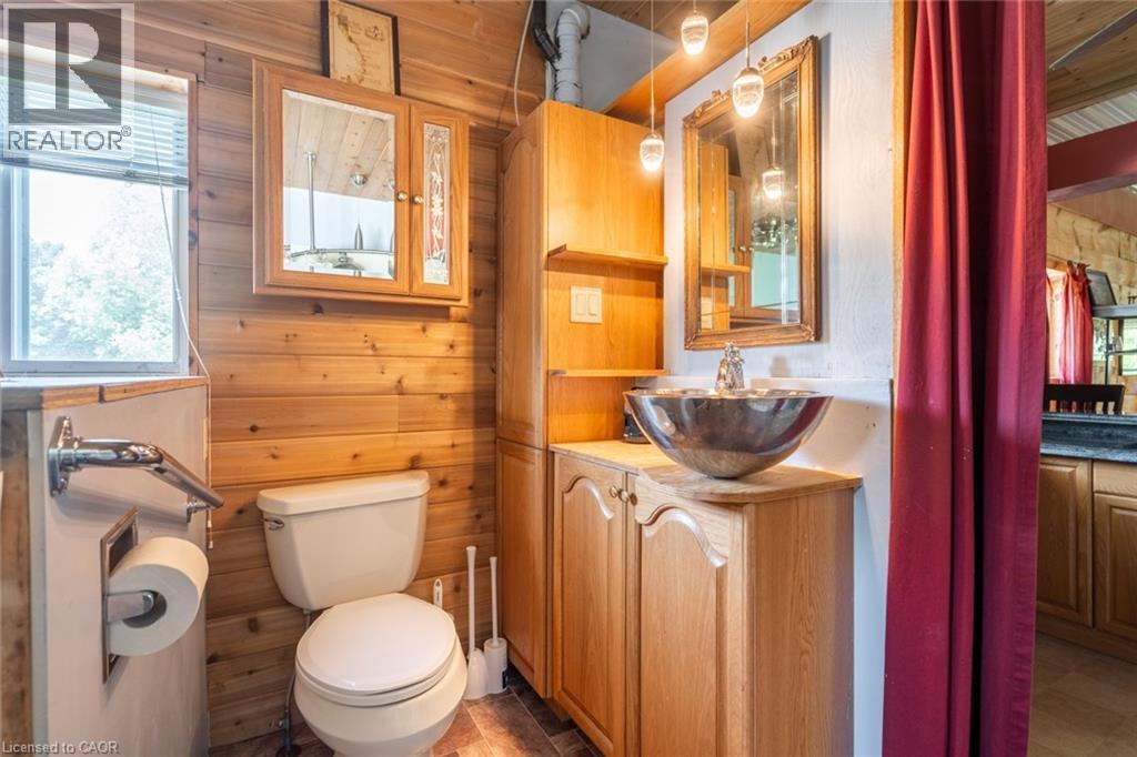 2172 Centre Road, Flamborough, ON - Indoor Photo Showing Bathroom
