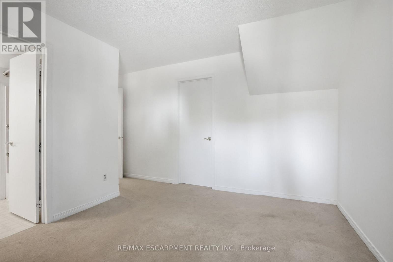 65 - 2530 Northampton Boulevard, Burlington, ON - Indoor Photo Showing Other Room