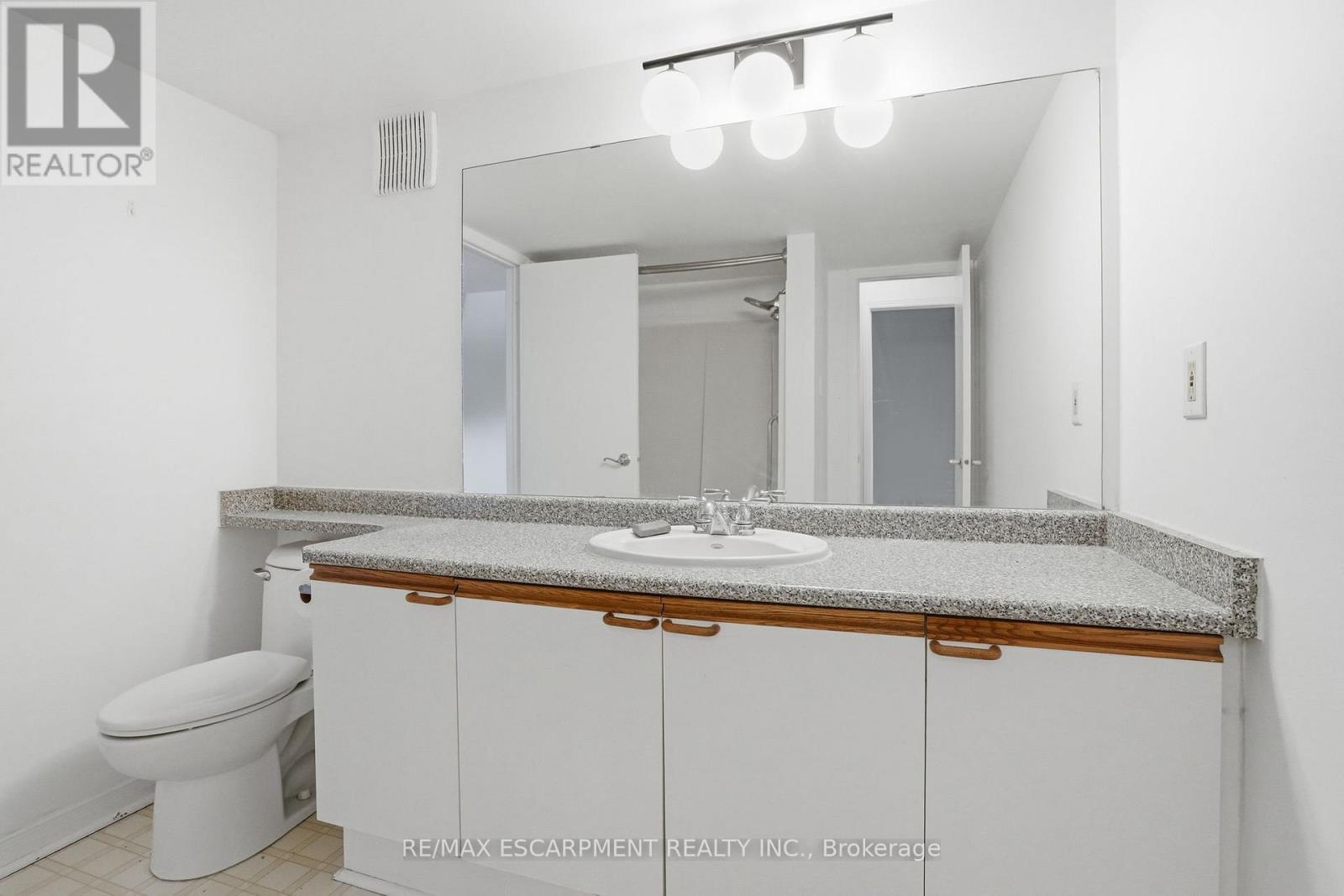 65 - 2530 Northampton Boulevard, Burlington, ON - Indoor Photo Showing Bathroom