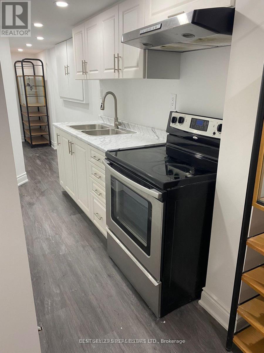 1272 Foxglove Place, Mississauga, ON - Indoor Photo Showing Kitchen With Double Sink