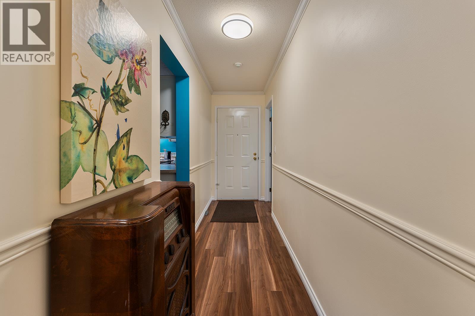 Doorway entry to unit - 1534 Lawrence Avenue Unit# 304, Kelowna, BC - Indoor Photo Showing Other Room