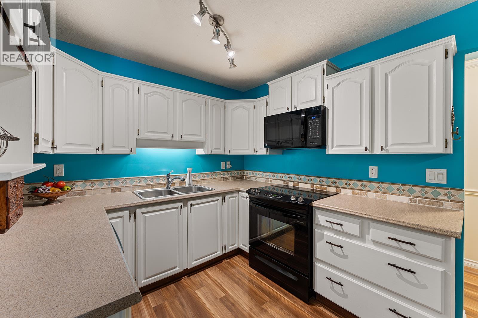 1534 Lawrence Avenue Unit# 304, Kelowna, BC - Indoor Photo Showing Kitchen With Double Sink