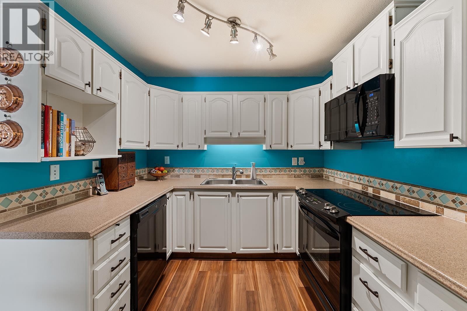 1534 Lawrence Avenue Unit# 304, Kelowna, BC - Indoor Photo Showing Kitchen With Double Sink