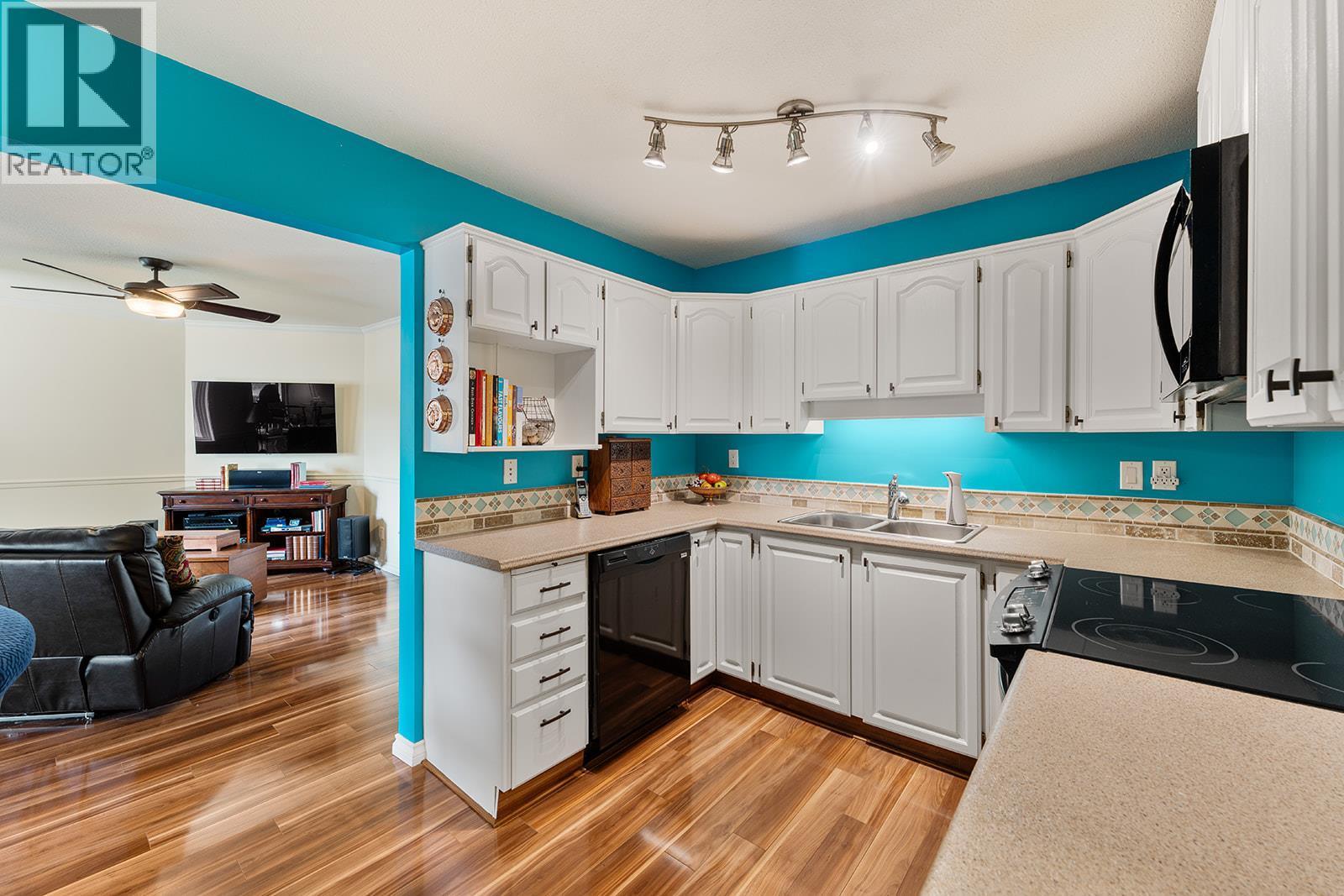 1534 Lawrence Avenue Unit# 304, Kelowna, BC - Indoor Photo Showing Kitchen With Double Sink