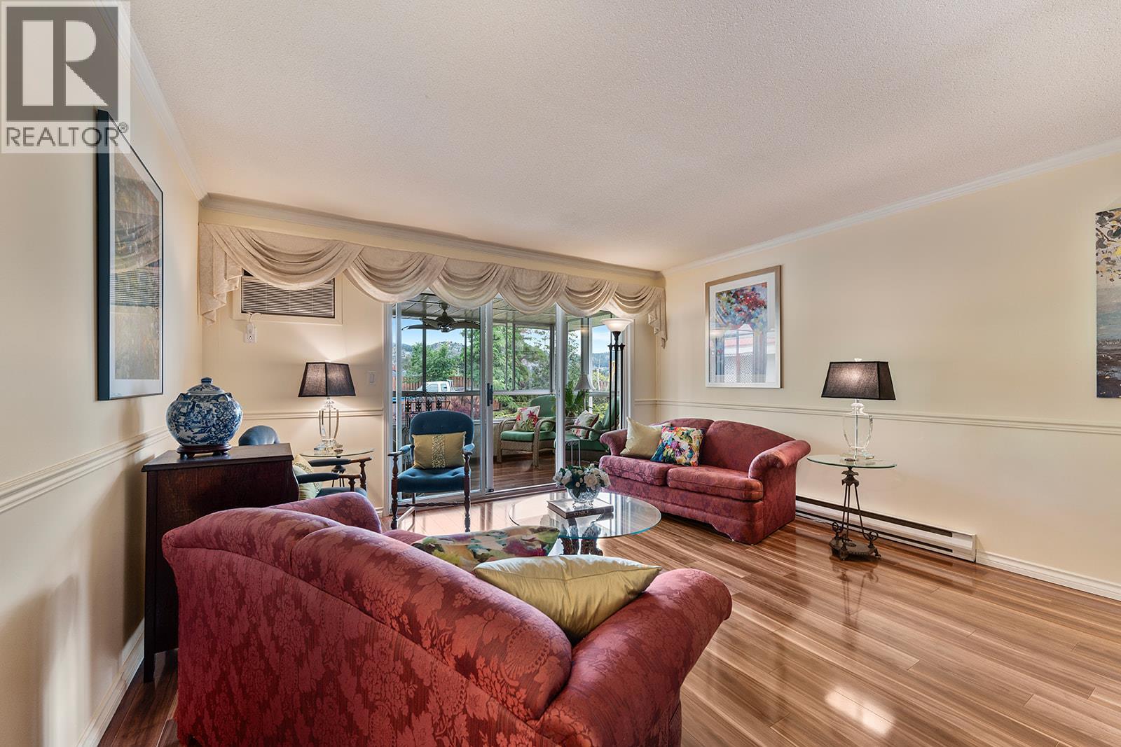 1534 Lawrence Avenue Unit# 304, Kelowna, BC - Indoor Photo Showing Living Room With Fireplace