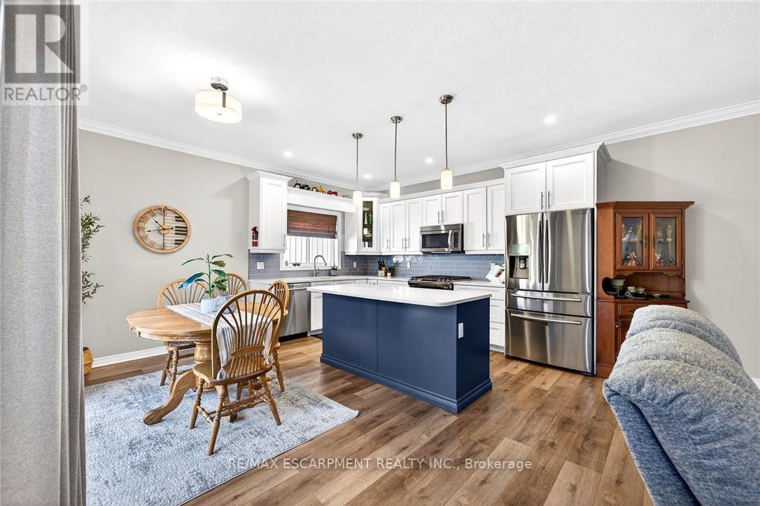 58 Postma Drive, Haldimand, ON - Indoor Photo Showing Kitchen With Upgraded Kitchen