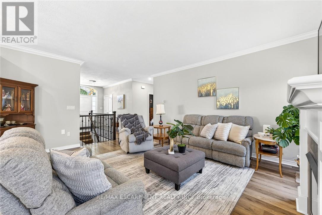 58 Postma Drive, Haldimand, ON - Indoor Photo Showing Living Room
