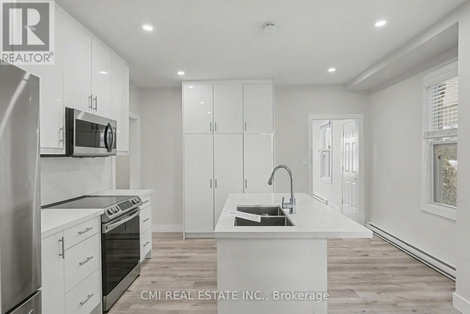 2546 Wilson Street, Hamilton, ON - Indoor Photo Showing Kitchen With Double Sink With Upgraded Kitchen