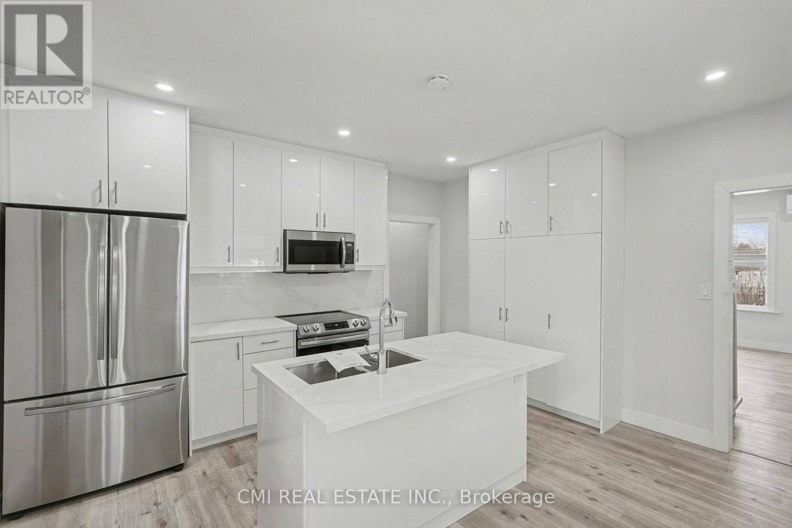 2546 Wilson Street, Hamilton, ON - Indoor Photo Showing Kitchen With Stainless Steel Kitchen With Upgraded Kitchen