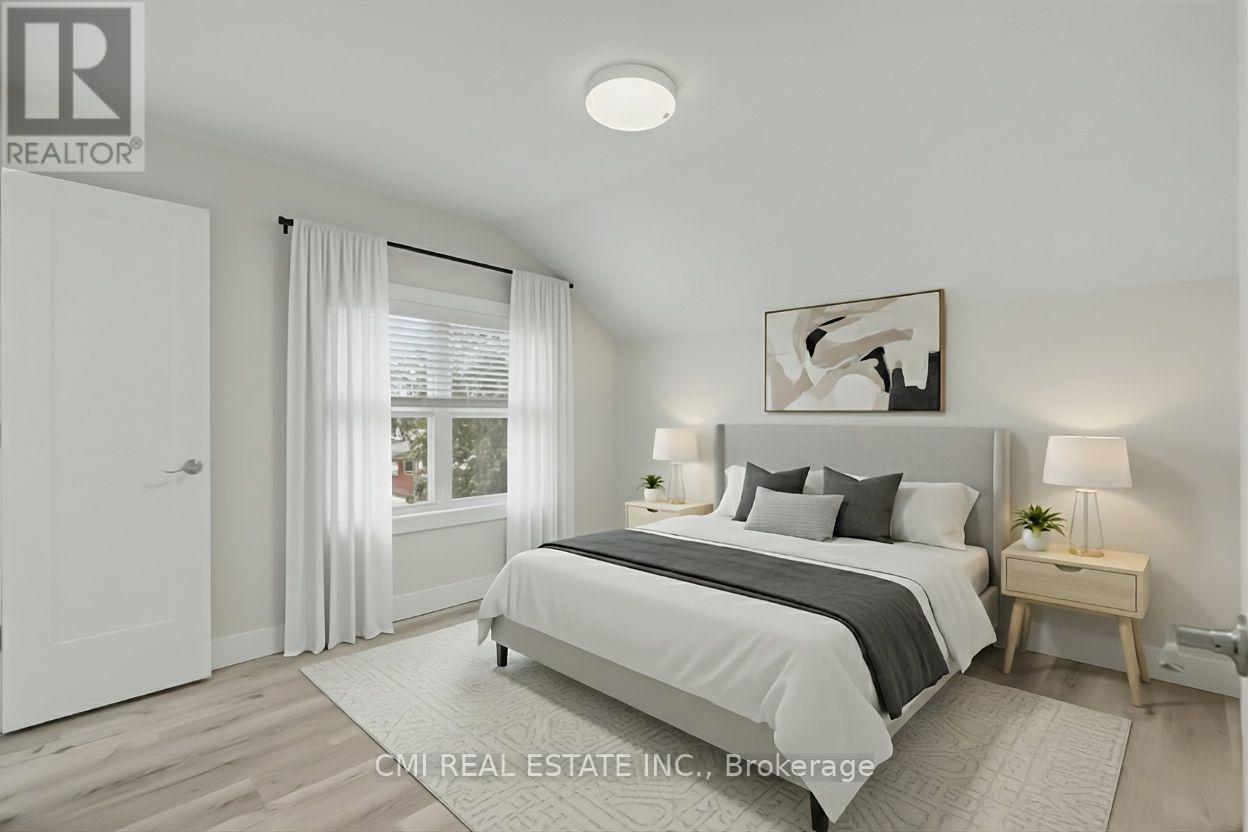 2546 Wilson Street, Hamilton, ON - Indoor Photo Showing Bedroom