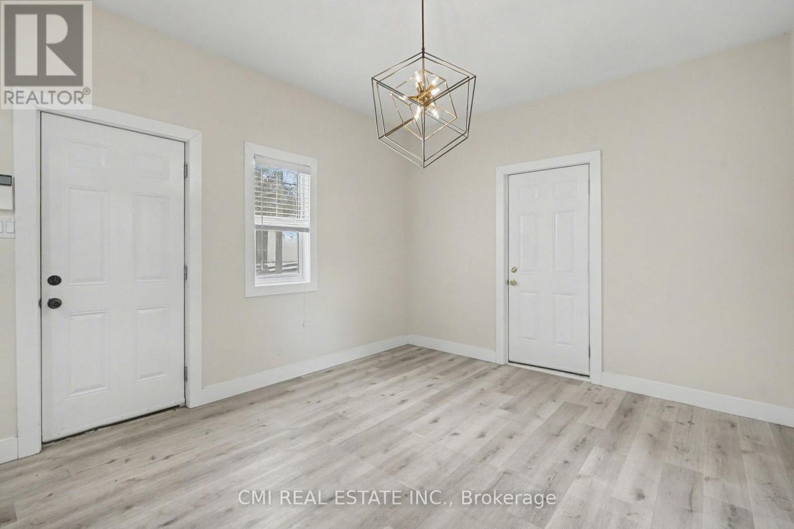 2546 Wilson Street, Hamilton, ON - Indoor Photo Showing Other Room