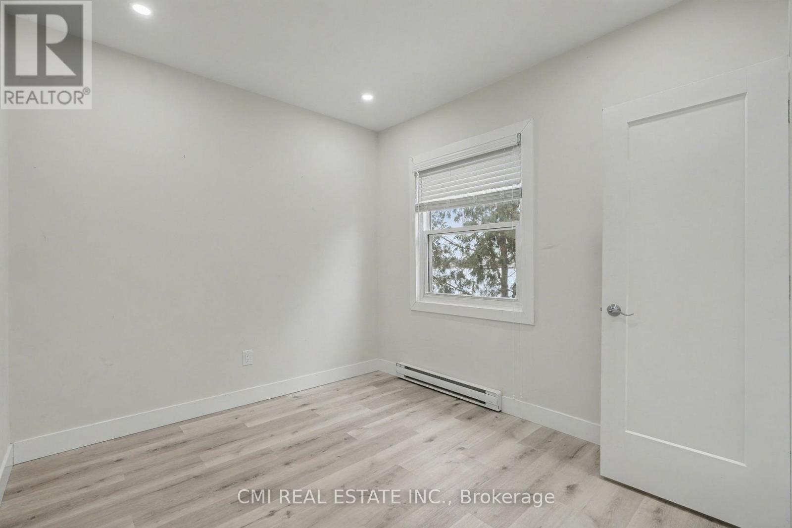 2546 Wilson Street, Hamilton, ON - Indoor Photo Showing Other Room