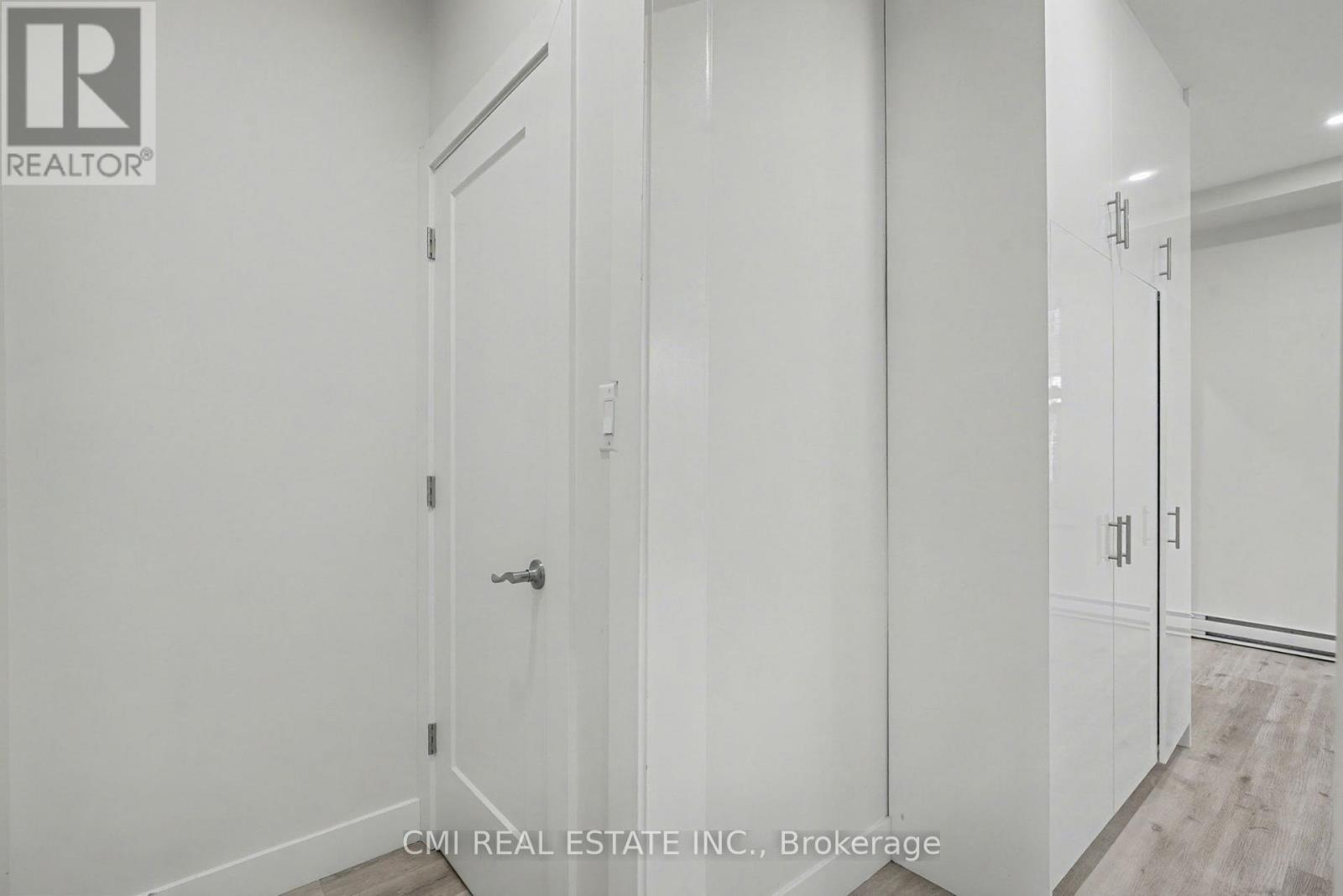 2546 Wilson Street, Hamilton, ON - Indoor Photo Showing Other Room