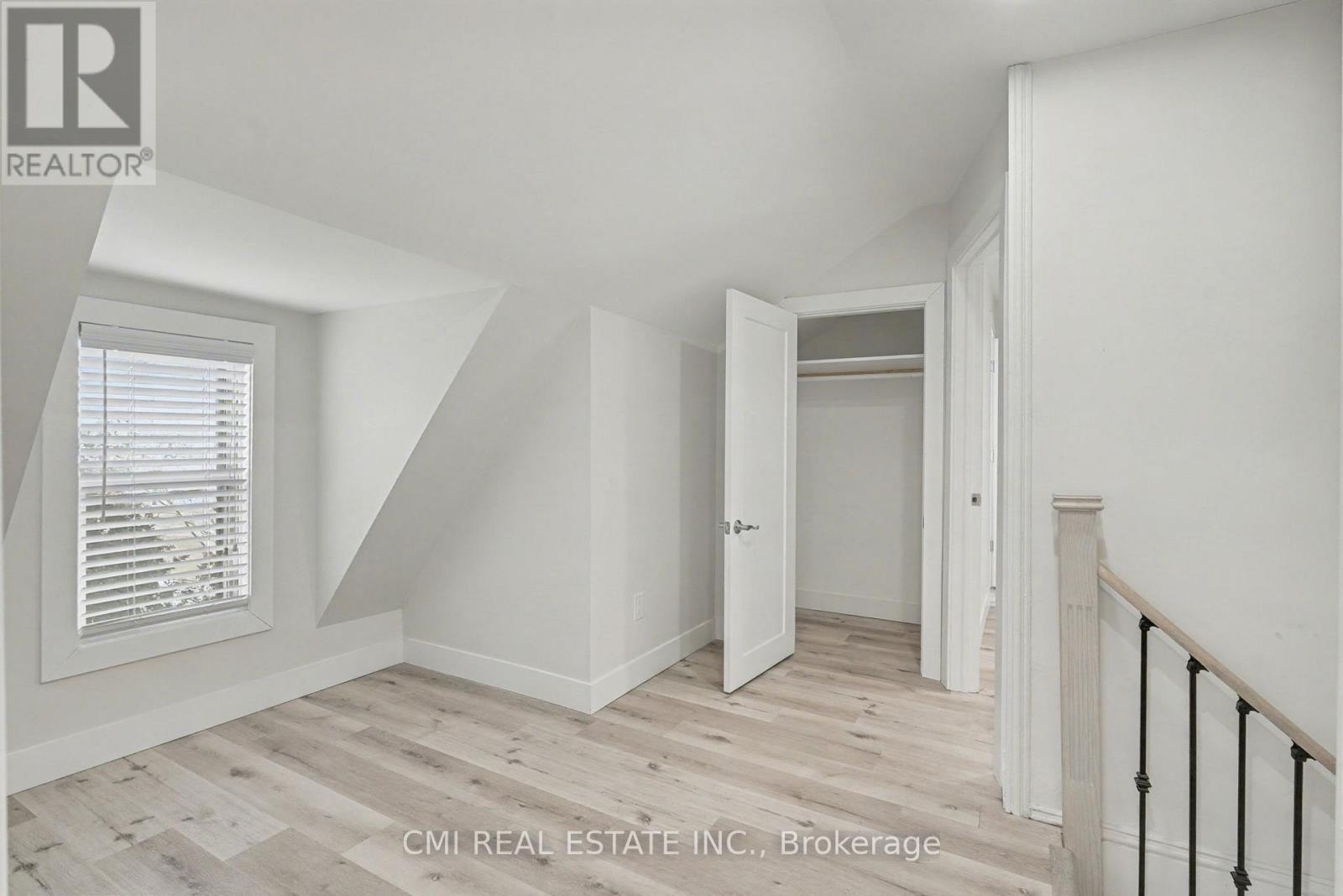 2546 Wilson Street, Hamilton, ON - Indoor Photo Showing Other Room