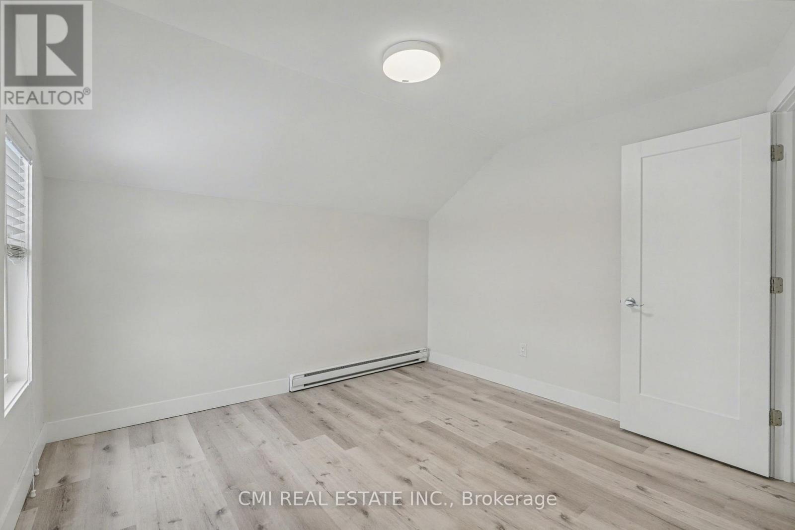 2546 Wilson Street, Hamilton, ON - Indoor Photo Showing Other Room