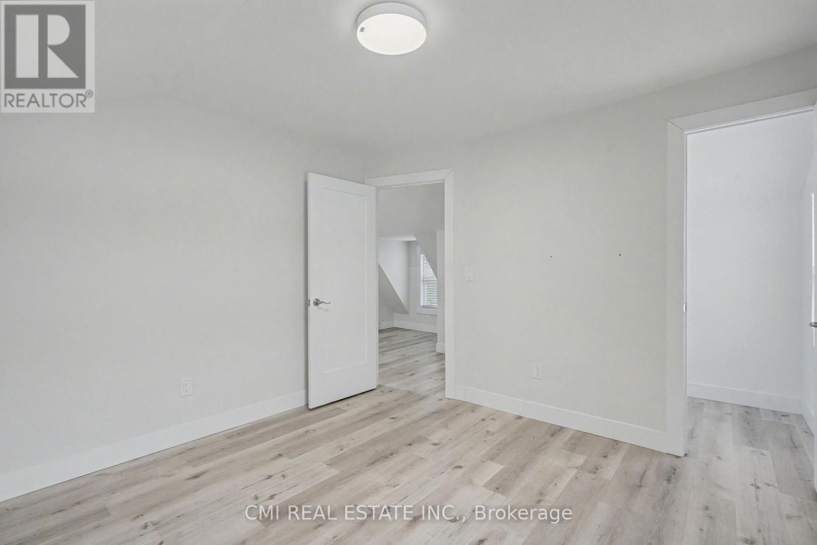 2546 Wilson Street, Hamilton, ON - Indoor Photo Showing Other Room