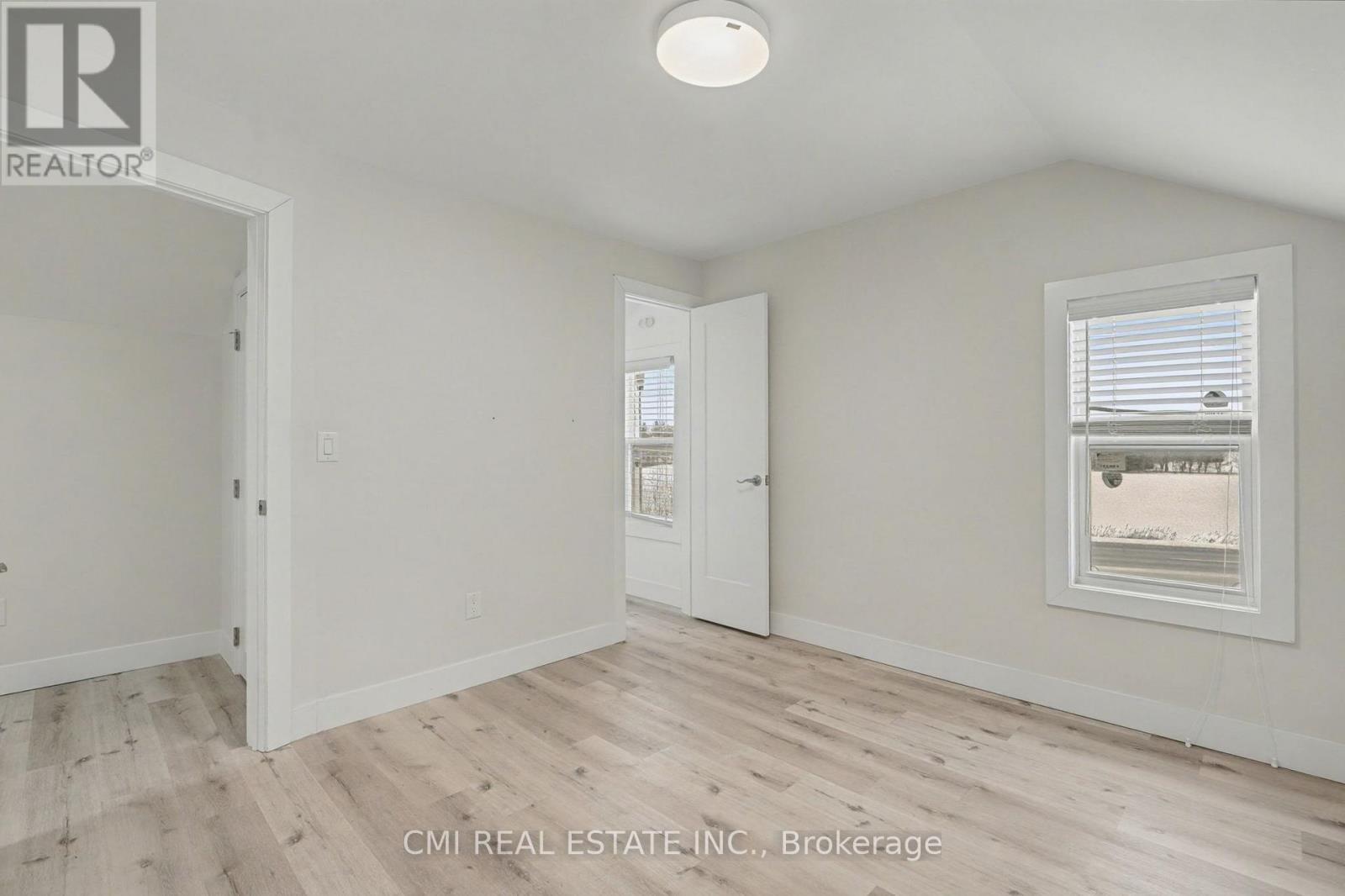 2546 Wilson Street, Hamilton, ON - Indoor Photo Showing Other Room