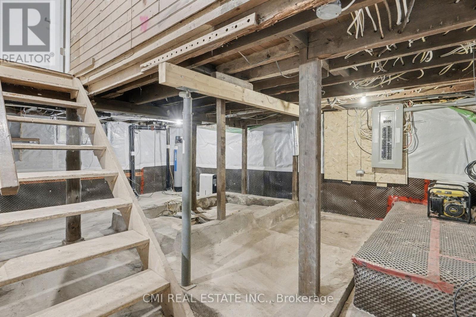 2546 Wilson Street, Hamilton, ON - Indoor Photo Showing Basement