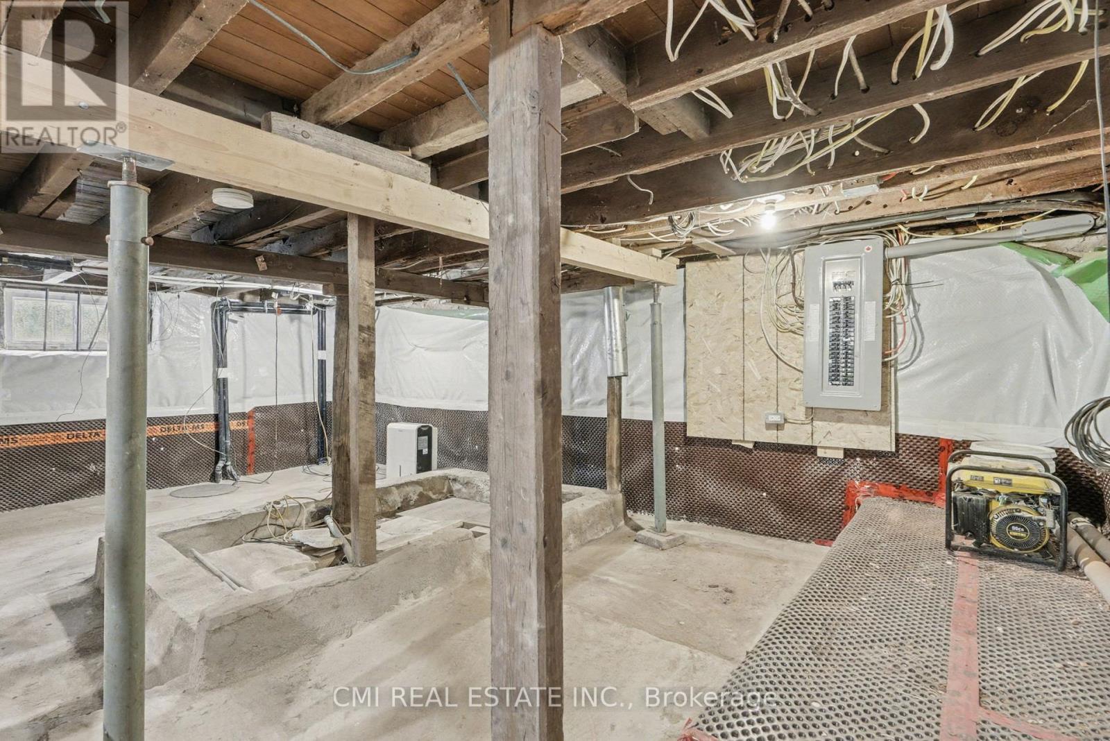 2546 Wilson Street, Hamilton, ON - Indoor Photo Showing Basement