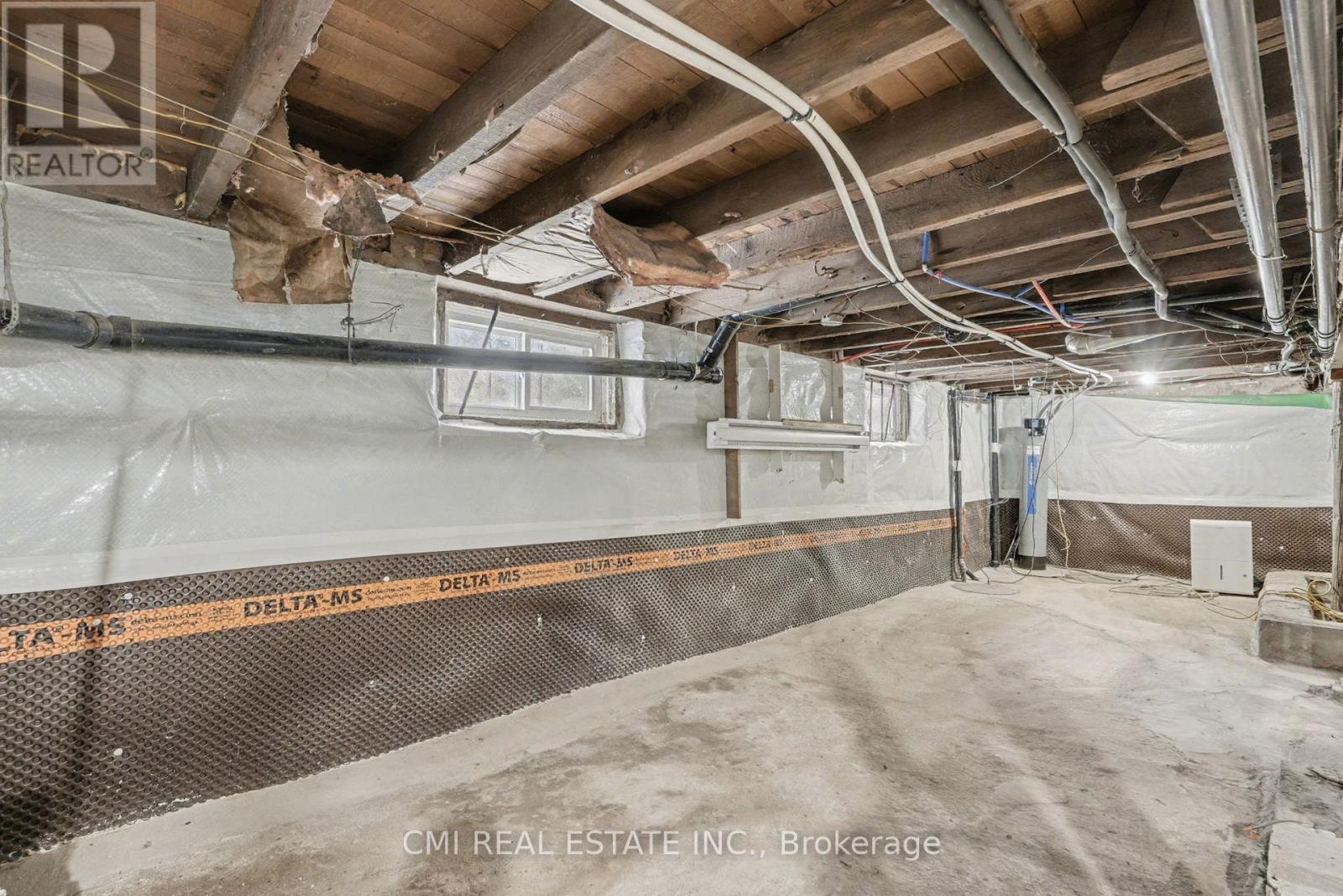 2546 Wilson Street, Hamilton, ON - Indoor Photo Showing Basement