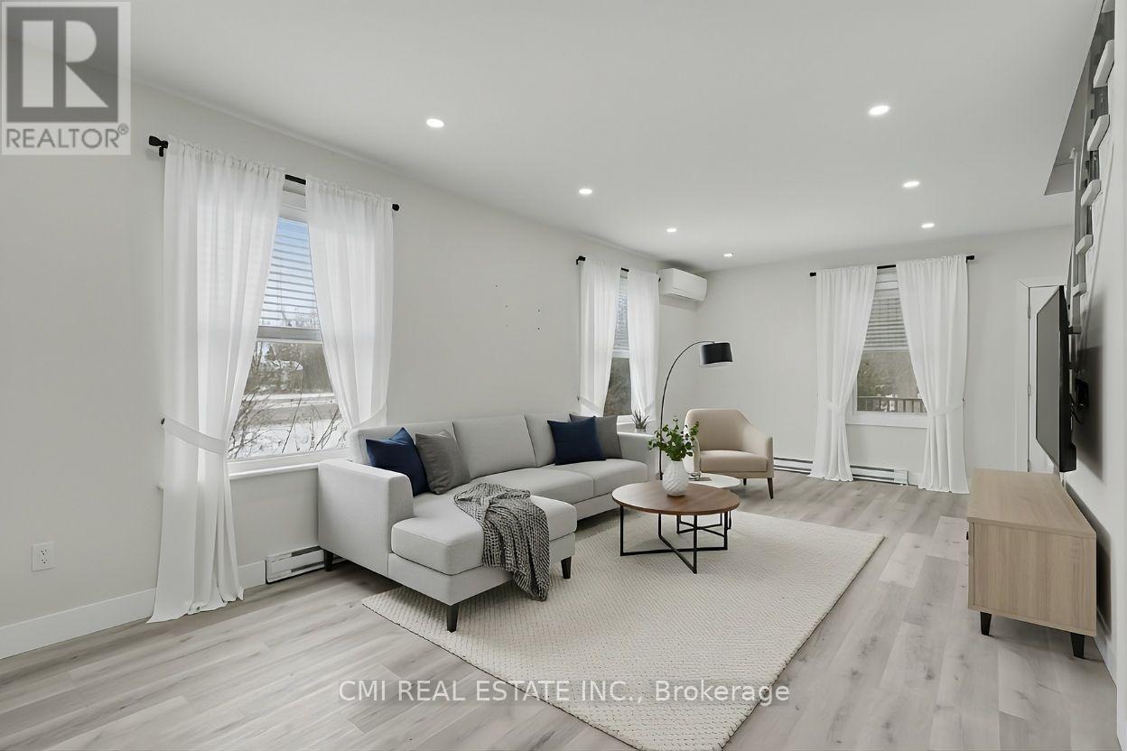 2546 Wilson Street, Hamilton, ON - Indoor Photo Showing Other Room
