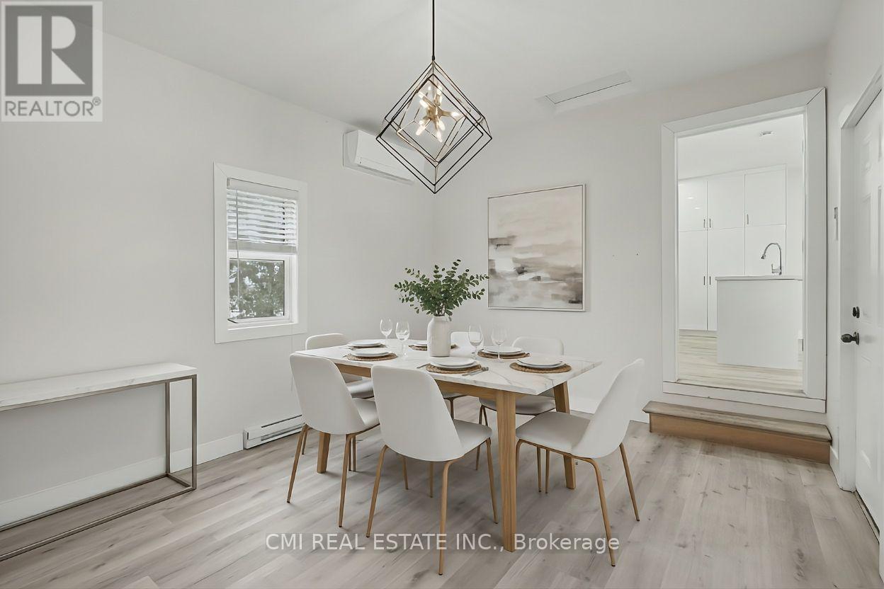 2546 Wilson Street, Hamilton, ON - Indoor Photo Showing Dining Room