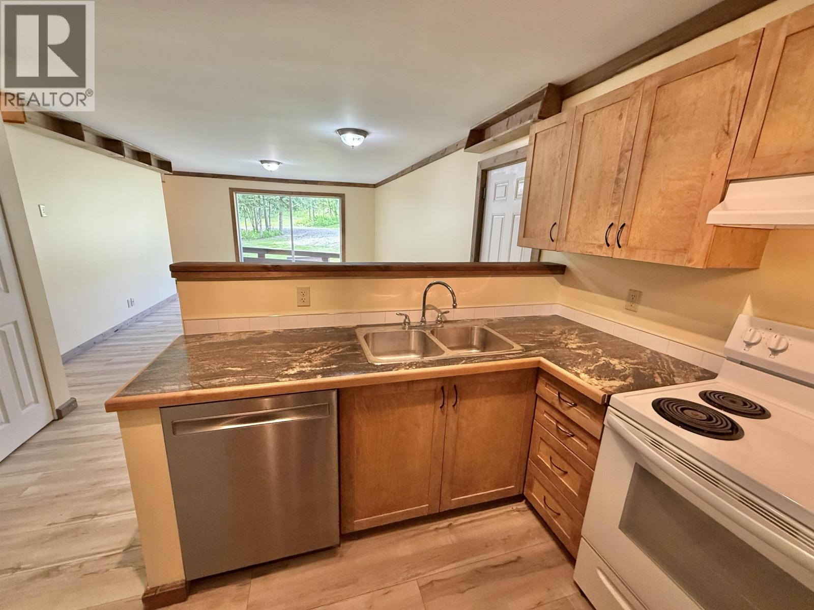 3416 Hayman Crescent, Quesnel, BC - Indoor Photo Showing Kitchen With Double Sink