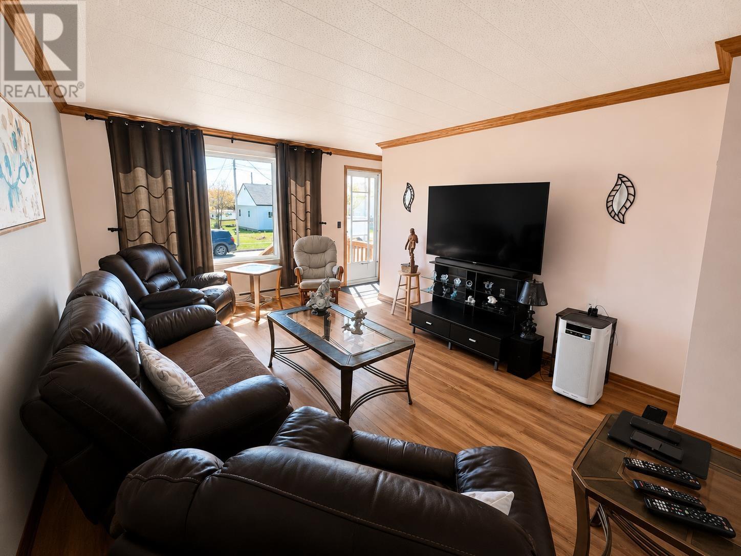 48 Second Ave, Wawa, ON - Indoor Photo Showing Living Room