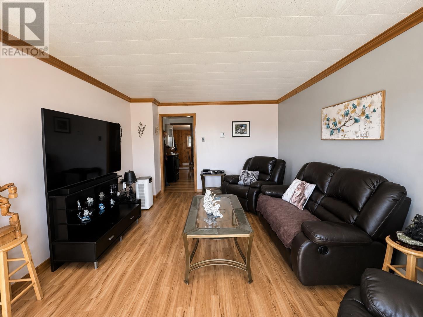 48 Second Ave, Wawa, ON - Indoor Photo Showing Living Room
