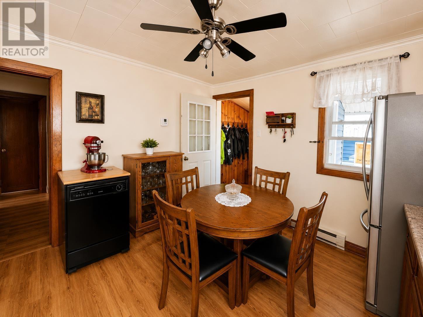 48 Second Ave, Wawa, ON - Indoor Photo Showing Dining Room