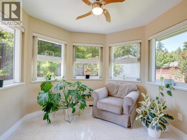 3419 Ontario Ave, Powell River, BC - Indoor Photo Showing Living Room