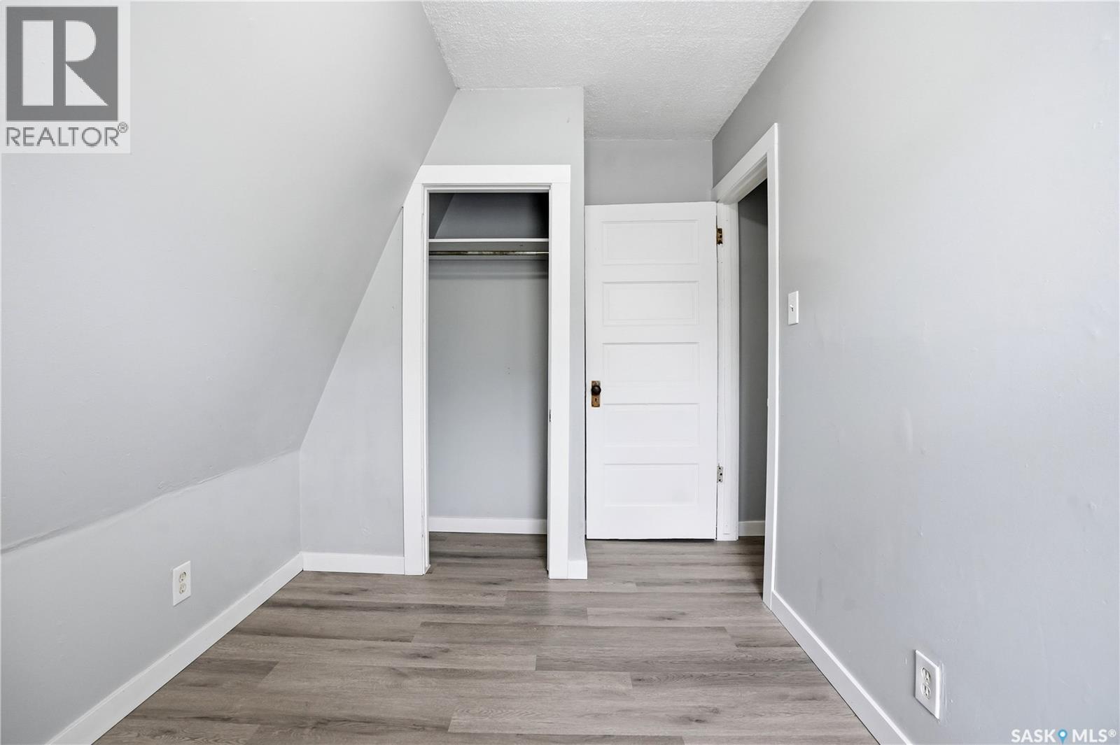 735 Wascana Street, Regina, SK - Indoor